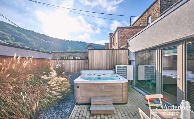 Holiday home with jacuzzi in Marchin, Ardennes