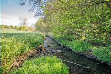 Spacious holiday home in Maredsous for 18 people with 6 bedrooms, 5 bathrooms, pizza oven and large private garden near Dinant and Mettet
