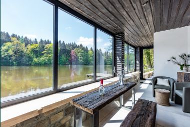 Romantic chalet on the water for 2 persons in Momignies