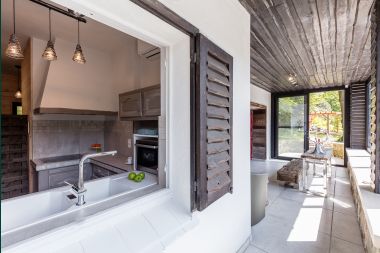 Romantic chalet on the water for 2 persons in Momignies