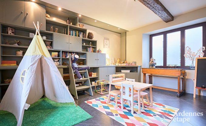 Wonderful holiday home in Onhaye with swimming pool, jacuzzi, sauna and games rooms for 14 people near Dinant