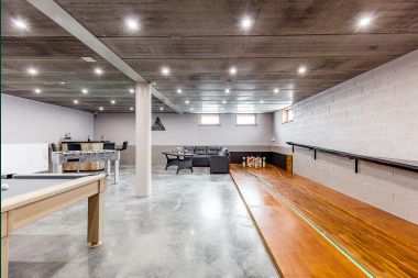 Luxurious holiday cottage in Paliseul with indoor pool, wellness and games for 28 persons in the Ardennes