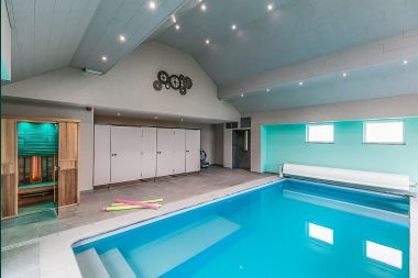 Luxurious holiday cottage in Paliseul with indoor pool, wellness and games for 28 persons in the Ardennes