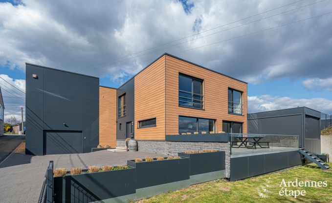 Luxury holiday home in Plombires: villa for 6 people with jacuzzi, 3 bedrooms and private garden