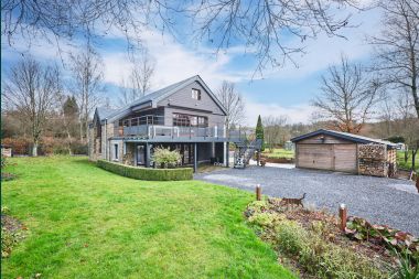 Cozy chalet in Porcheresse with heated pool and space for 4 people in the Ardennes