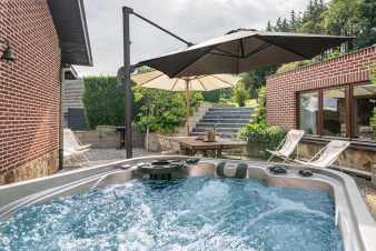 Holiday home for 6 with jacuzzi, sauna and garden in Profondeville, Ardennes