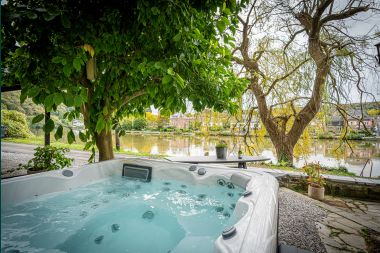 Exceptional charming holiday home in Profondeville for 4 people with jacuzzi, infrared cabin and pontoon on the Meuse