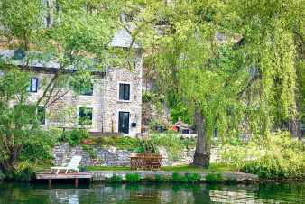 Exceptional charming holiday home for 4 pers. in Profondeville with infrared cabin, jacuzzi and pontoon on the Meuse