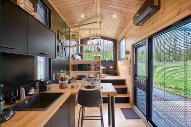 Romantic tiny house in Redu: stay for 2 in the Ardennes with private terrace and panoramic view