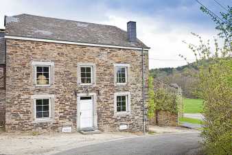 Authentic farmhouse holiday cottage for 12 pers. to rent in Redu