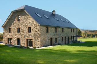 Holiday home made of local stone for 28 people in Redu