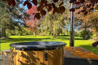 Cottage in Redu, Ardennes, 7 bedrooms, 6 bathrooms, 15 people, Nordic bath, billiards, private garden, terrace, electric charging station