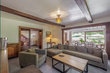 Cottage in Redu, Ardennes, 7 bedrooms, 6 bathrooms, 15 people, Nordic bath, billiards, private garden, terrace, electric charging station