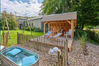 Cozy cottage for 4 people in Redu with tankuzzi (hot tub), covered terrace and private garden