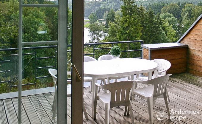 3-star apartment for 8 people with views of the Lake of Robertville for rent