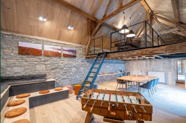 Charming holiday home with foosball, billiards, fireplace, and private garden in Rochefort: suitable for 6 people