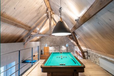 Charming holiday home with foosball, billiards, fireplace, and private garden in Rochefort: suitable for 6 people