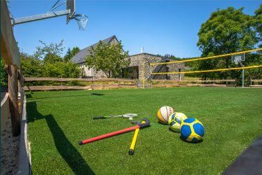 Charming holiday home with foosball, billiards, fireplace, and private garden in Rochefort: suitable for 6 people