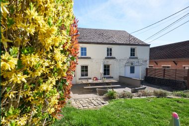 Holiday cottage in Rochefort for 12/14 persons in the Ardennes