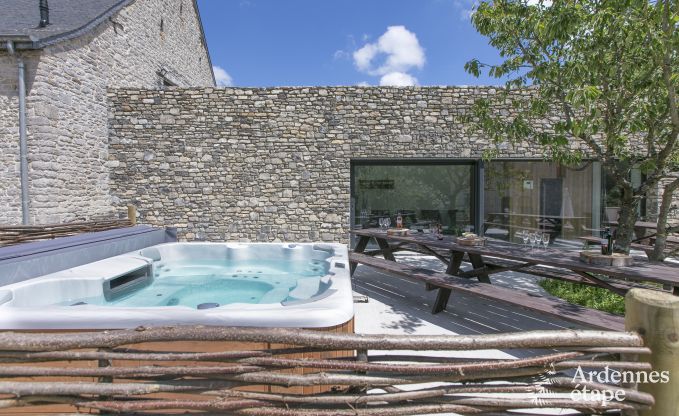 Exceptional villa for 16 people in Belvaux with wellness area.