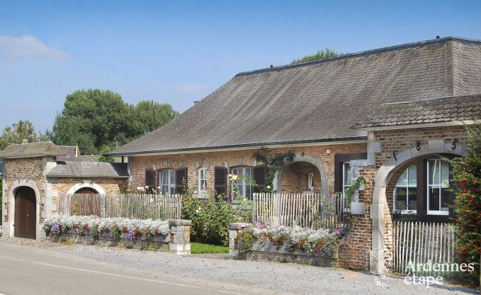 Authentic holiday villa with pool for 13 pers. to rent in Rochefort