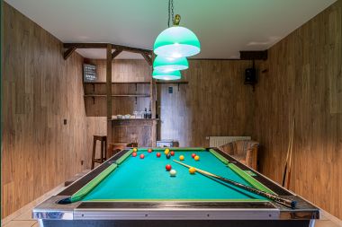 Spacious and comfortable holiday home for 16 people in Rochehaut, Ardennes.