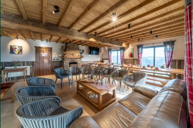 Spacious and comfortable holiday home for 16 people in Rochehaut, Ardennes.