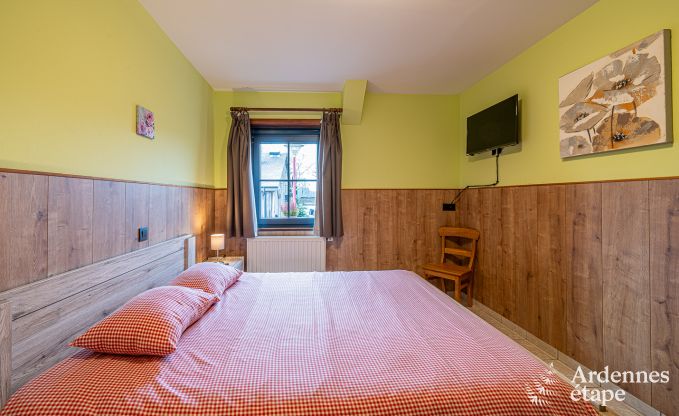 Spacious and comfortable holiday home for 16 people in Rochehaut, Ardennes.