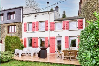 Cozy holiday home in Rochehaut for 6-7 people with jacuzzi, private garden and near hiking trails