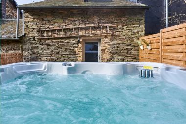 Cozy holiday home in Rochehaut for 6-7 people with jacuzzi, private garden and near hiking trails