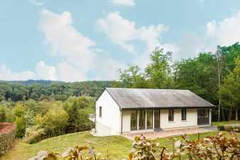 Modern holiday home in Rochehaut for 8 people in the Ardennes