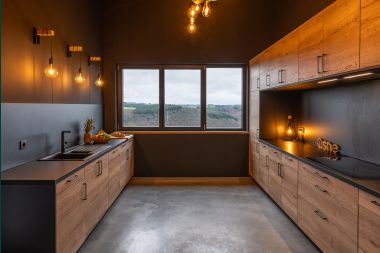 Modern villa in Rochehaut: spacious accommodation for 12 people with private garden and hot tub