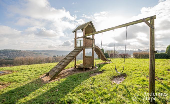 Spacious and comfortable holiday home for 16 people in Rochehaut, Ardennes.