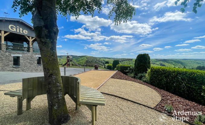 Spacious and comfortable holiday home for 16 people in Rochehaut, Ardennes.