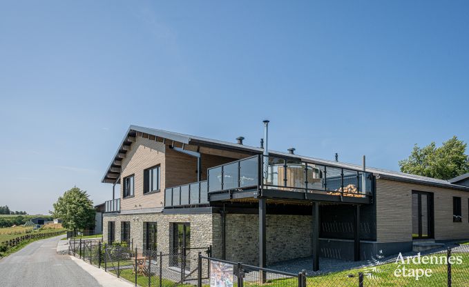 Modern villa in Rochehaut: spacious accommodation for 12 people with private garden and hot tub