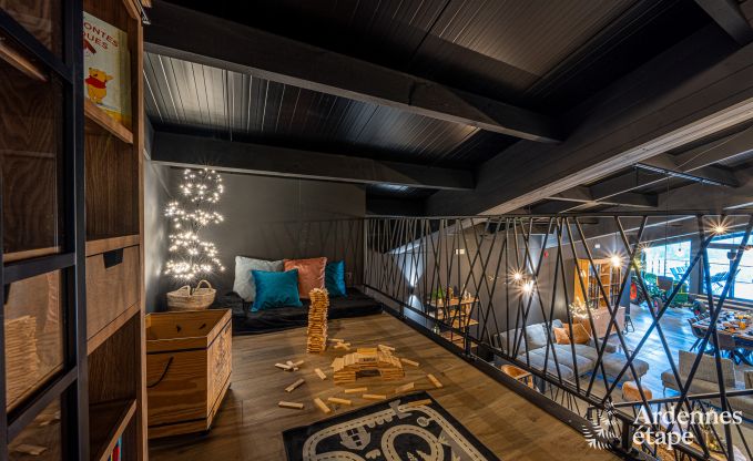 Modern villa in Rochehaut: spacious accommodation for 12 people with private garden and hot tub