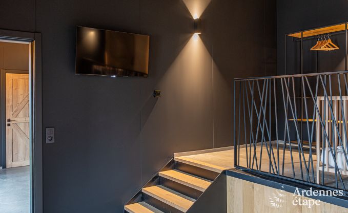 Modern villa in Rochehaut: spacious accommodation for 12 people with private garden and hot tub