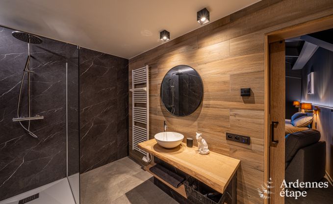 Modern villa in Rochehaut: spacious accommodation for 12 people with private garden and hot tub