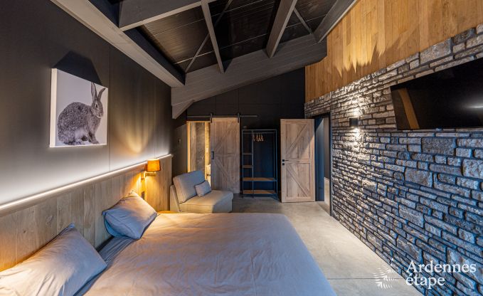 Modern villa in Rochehaut: spacious accommodation for 12 people with private garden and hot tub