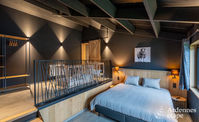 Modern villa in Rochehaut: spacious accommodation for 12 people with private garden and hot tub