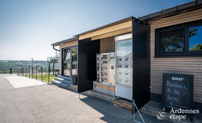 Modern villa in Rochehaut: spacious accommodation for 12 people with private garden and hot tub