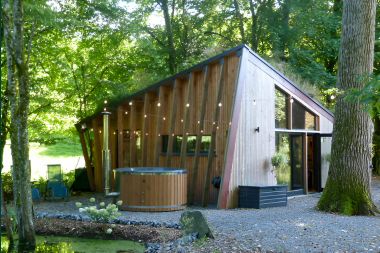 Remote chalet by pond in Saint-Hubert, Ardennes