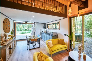 Remote chalet by pond in Saint-Hubert, Ardennes