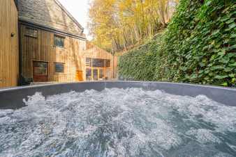 Dog-friendly holiday home in Saint-Hubert, Ardennes for 9 people. Jacuzzi, barbecue...