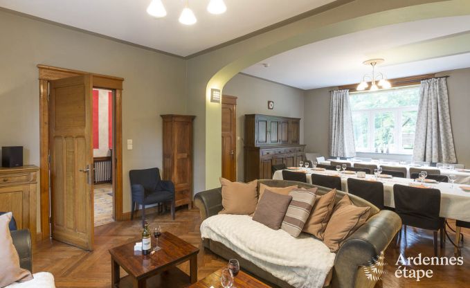 Large group accommodation for 19 pers. with game room in Saint-Hubert