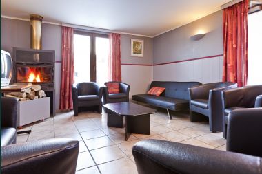 Historic castle in Sainte-Ode for 46 people, with swimming pool