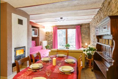 Holiday home in Sainte-Ode: haven of peace in the Ardennes for 6 people with modern amenities