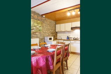 Holiday home in Sainte-Ode: haven of peace in the Ardennes for 6 people with modern amenities
