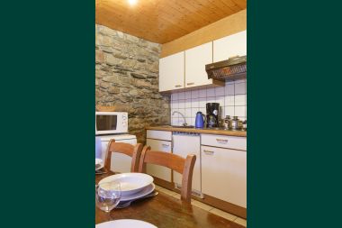 Holiday home in Sainte-Ode: relaxation by the water for 6 people in the Belgian Ardennes