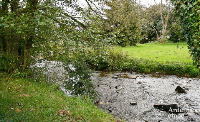 Holiday home in Sainte-Ode: relaxation by the water for 6 people in the Belgian Ardennes